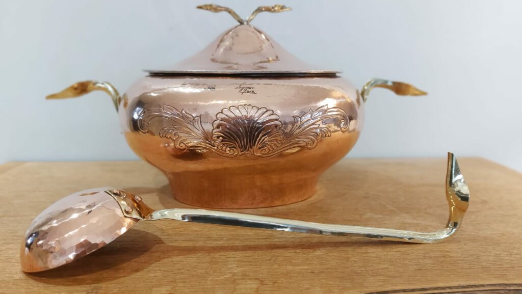 soupière cuivre martelé